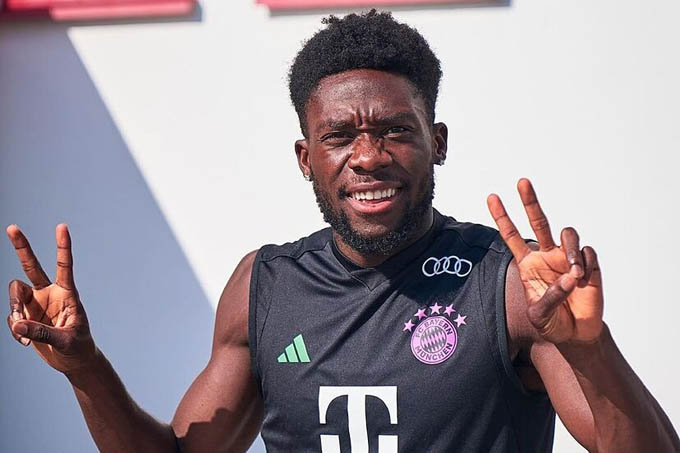 4. Alphonso Davies: Davies được nhìn nhận là một trong những hậu vệ cánh xuất sắc nhất châu Âu. Bayern muốn giữ Davies nhưng đôi bên còn vướng mắc về các điều khoản trong hợp đồng mới. Hiện tại, Real Madrid đang để ý tới tuyển thủ Canada.